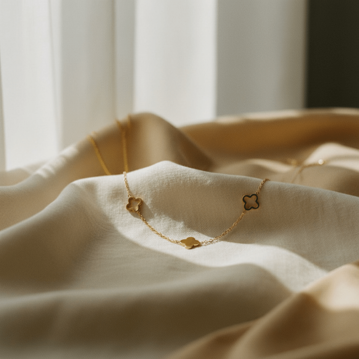 Elegant Clover Necklace - Adjustable Gold Stainless Steel Jewelry for Luck