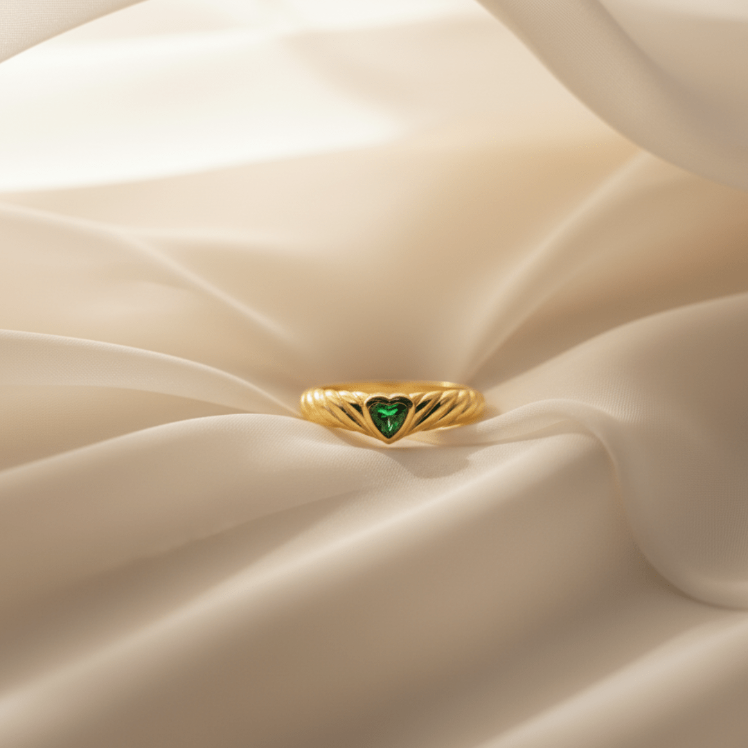 Emerald Juna Heart Ring - Gold with Vibrant Emerald Cubic Zirconia