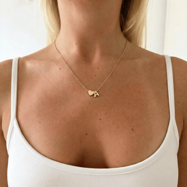 Collar con Inicial en Forma de Corazón Pequeño – Colgante Personalizado de Letra A–Z