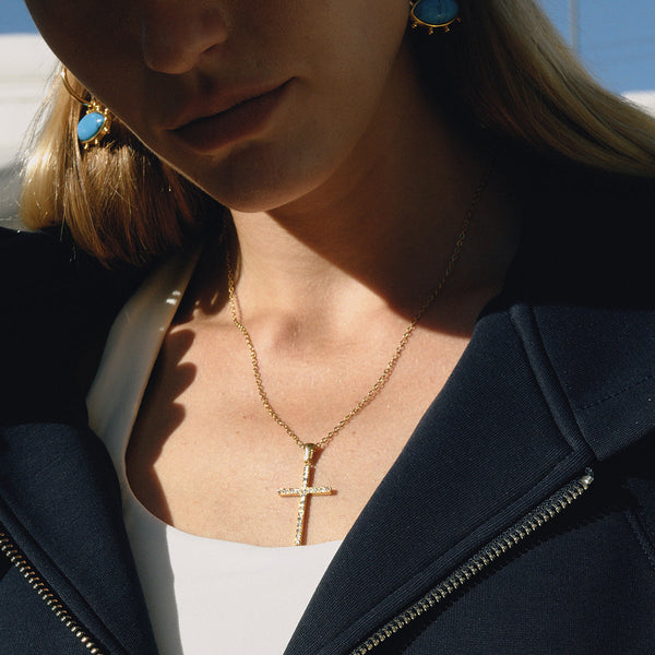 Collar de Cruz Pave de Oro Delicado