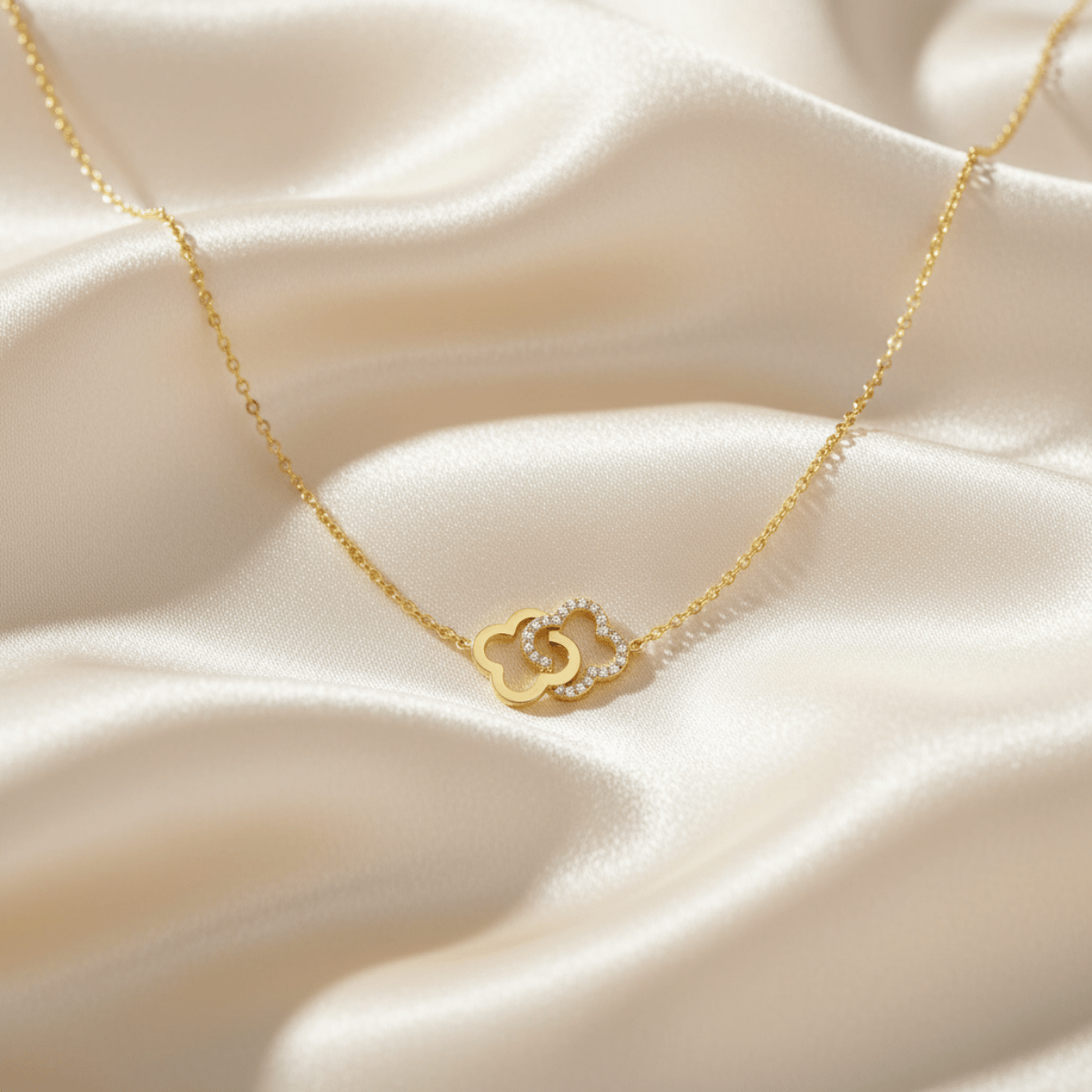 Adjustable Gold Necklace with Intertwined Clover Design - Hypoallergenic & Waterproof