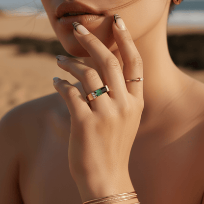 Elegant Emerald Ring in Silver or Gold - Timeless Design for Every Occasion