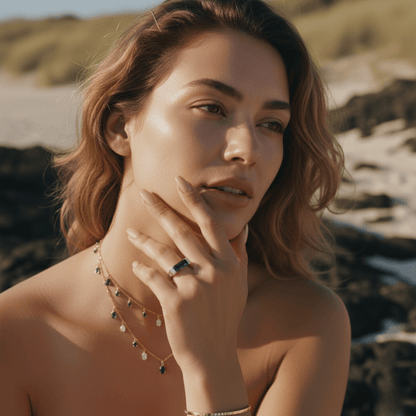 Elegant Emerald Ring in Silver or Gold - Timeless Design for Every Occasion