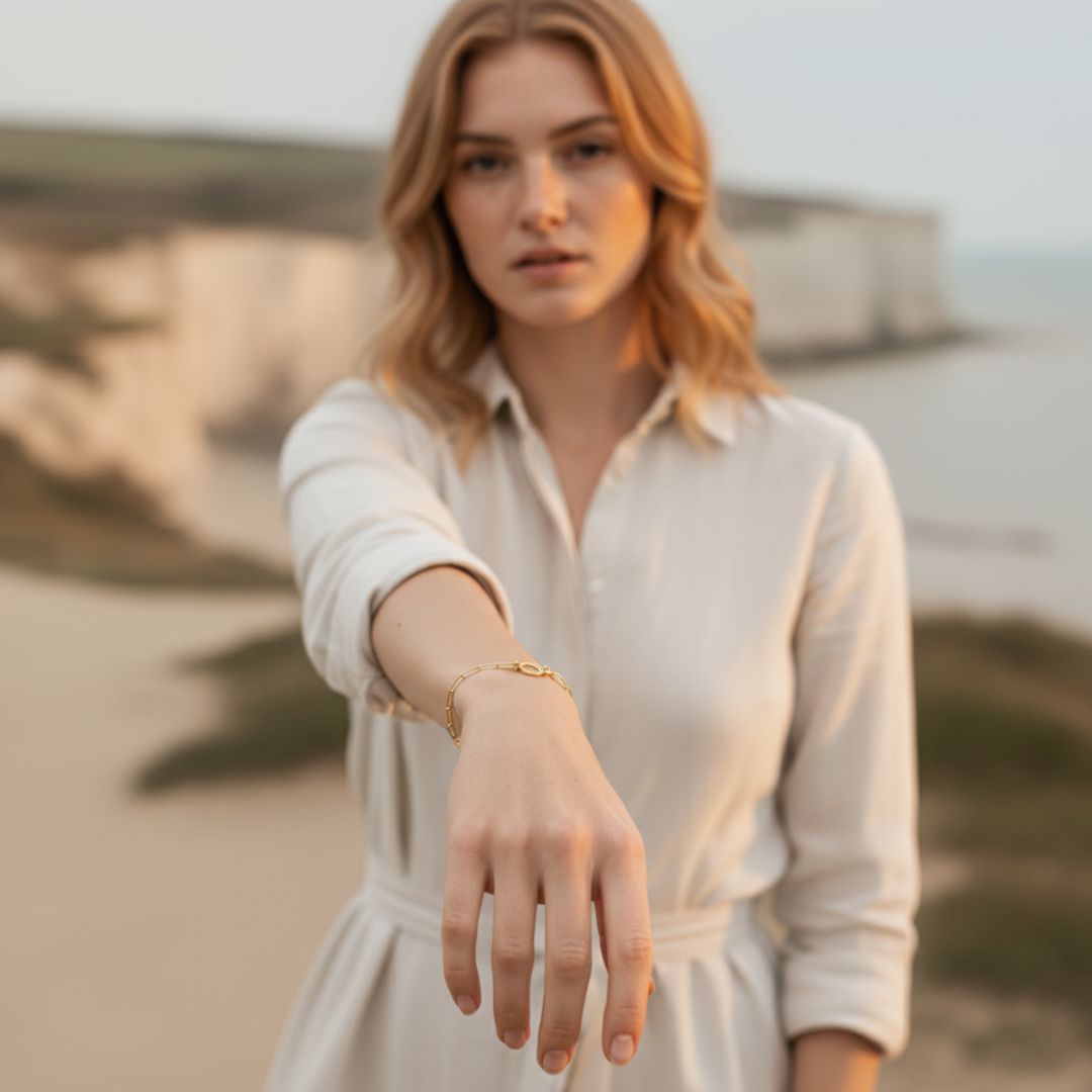 Mint Paperclip Bracelet - Modern Adjustable Accessory for Versatile Styling