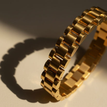 Trendy Gold Wide Link Bracelet - Stylish Statement Accessory for Fashion Enthusiasts